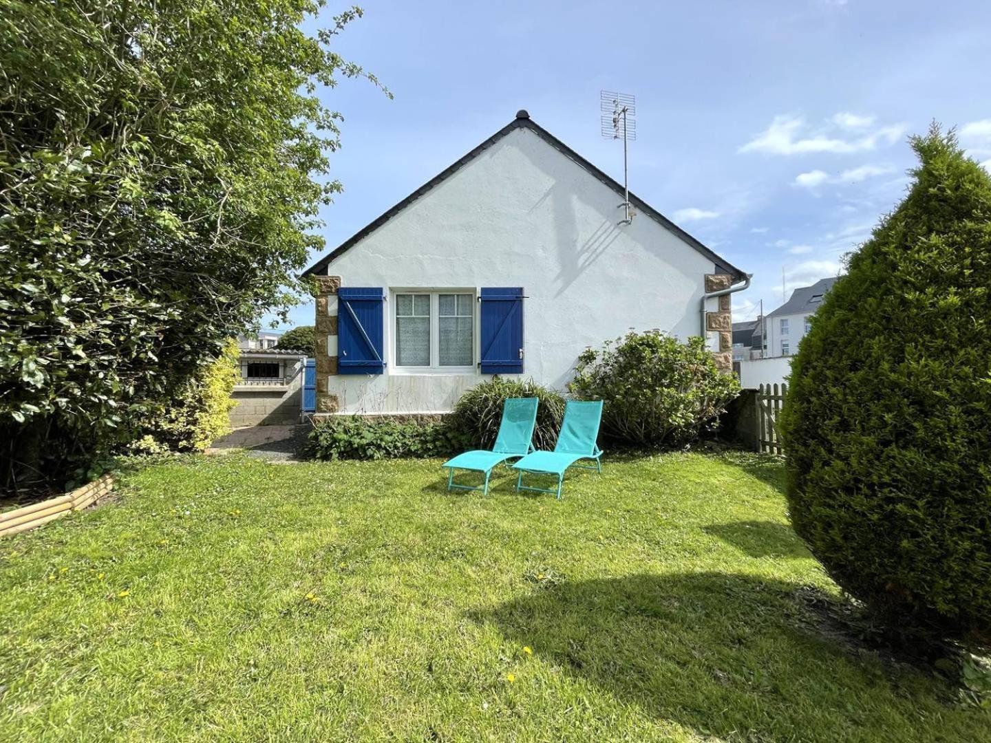 Villa Maison Avec Jardin Clos A 700m Du Centre De - Ref 947 *